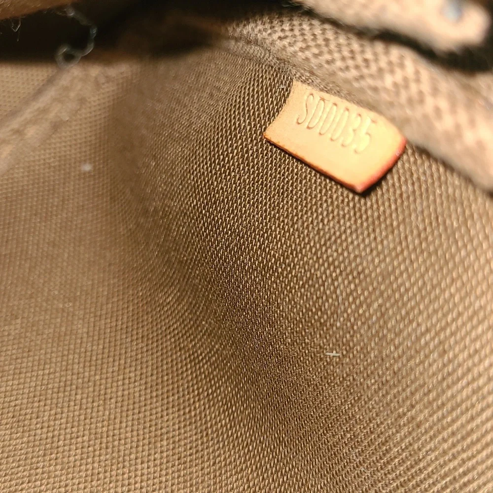 Authentic Louis Vuitton Pochette accessory bag, like new - Picture 3 of 6